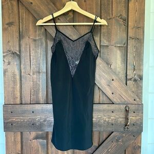 VTG Victoria’s Secret gold label black slip dress Size S L6
